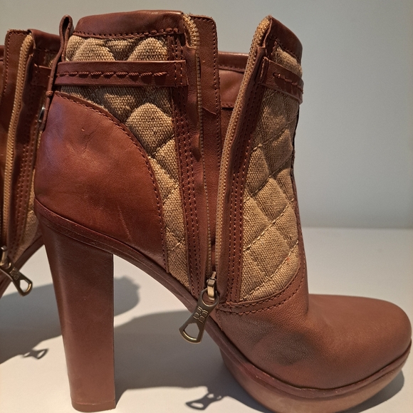BCBG BOOTIES - Picture 5 of 9